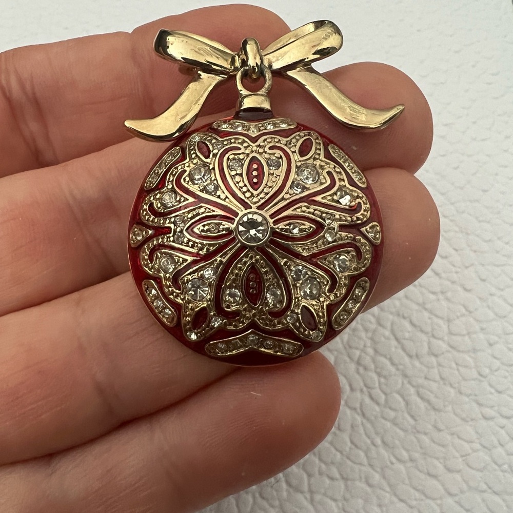 Monet Red Enameled white rhinestone Christmas Ornament pin with a gold tone bow - Picture 4 of 7